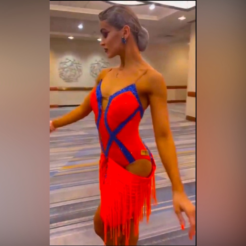 Gorgeous ballroom Latin dress. Eye-catching bright dress Sz XS-S Fully stoned